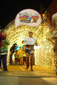 BIB: 5076
                            <button type="button" onclick="openModal(21832261)" class="btn btn-primary btn-sm float-right btn-popup" data-toggle="modal" data-target=".modal-high-quality">
                        <i class="fas fa-shopping-cart"></i> Add to Cart
                    </button>
                                            <button type="button" onclick="isThisMe(21832261, true)" class="btn btn-success btn-sm float-right btn-popup btn-isme hidden" data-toggle="tooltip" data-placement="bottom" title="นี่คือรูปของคุณใช่ไหม คลิกที่นี่เพื่อเอาเข้าอัลบั้ม">
                        <i class="fas fa-plus"></i> Add to album
                    </button>
                    <button type="button" onclick="isThisMe(21832261, false)" class="btn btn-warning btn-sm float-right btn-popup btn-isnotme hidden">
                        <i class="fas fa-ban"></i> Remove from album
                    </button>